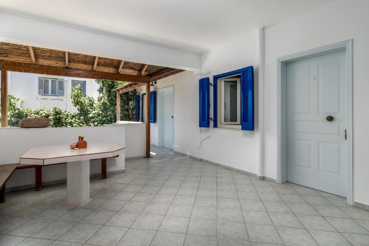 Tina'S Apartments アダマス エクステリア 写真